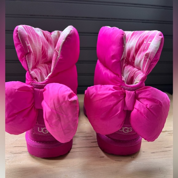 UGG girls bailey bow maxi boots size 3 US 1130756T suede, bright pink, majenta - Picture 2 of 9